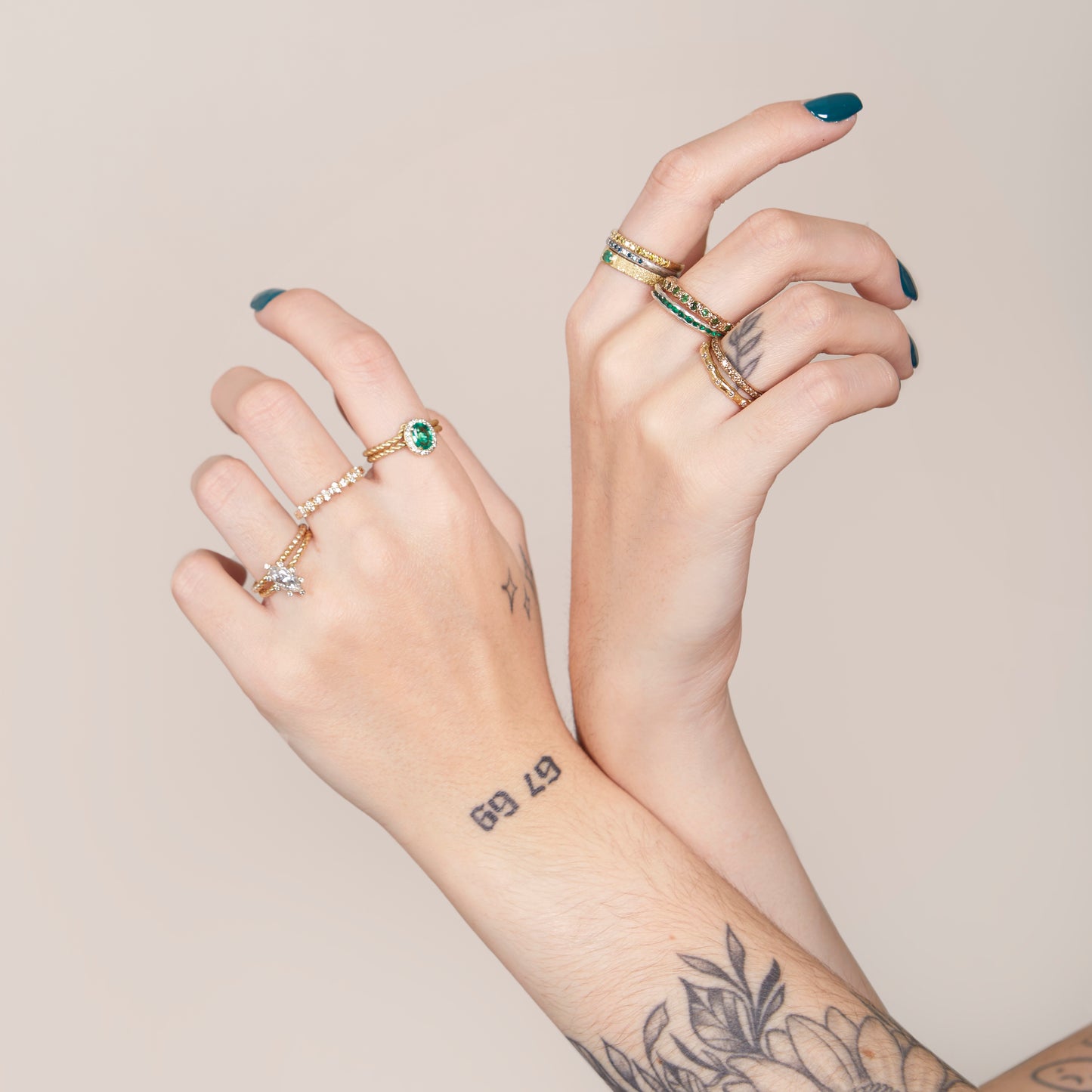 Iris, 18 carat yellow gold set with emerald and natural white diamonds